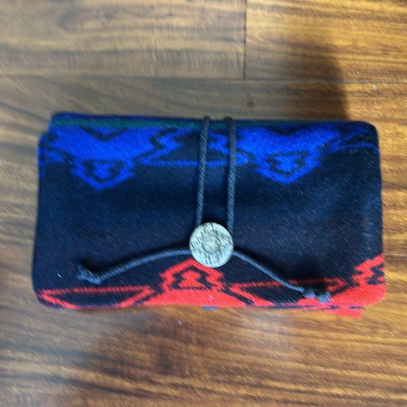 Beaver State Pendleton Wool Patterned Pouch - Black, Red, Blue - Picture 6 of 6